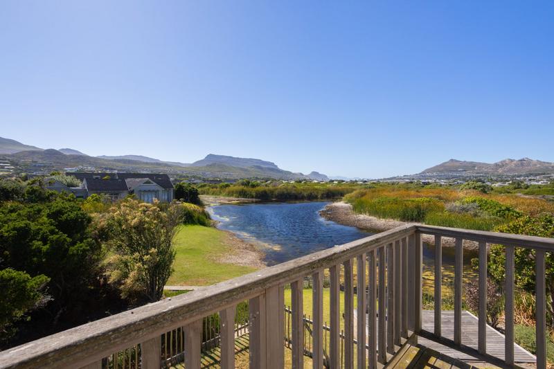 6 Bedroom Property for Sale in Lake Michelle Western Cape
